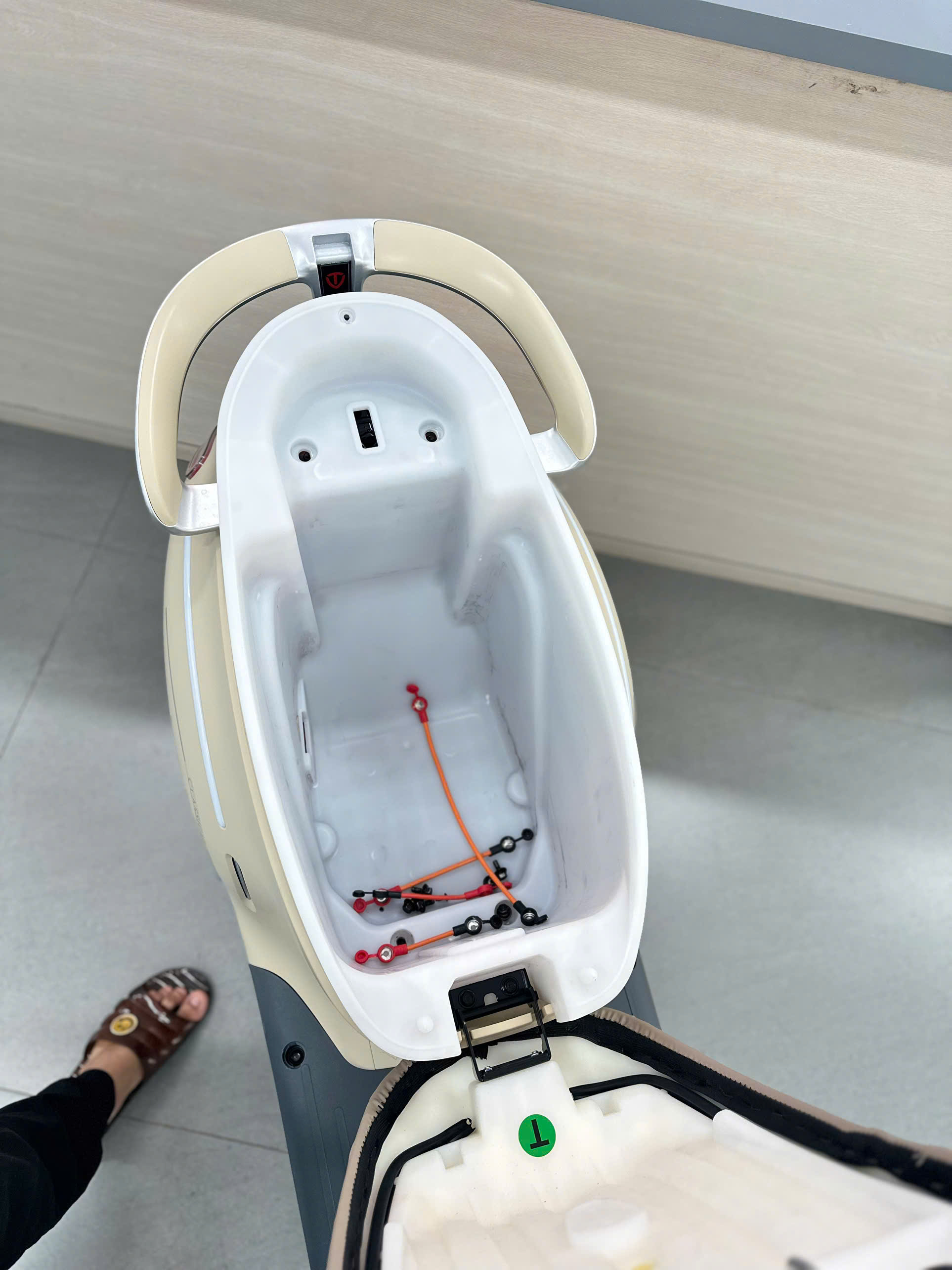 Pin xe điện cần được để nguội trước khi sạc để đảm bảo an to&agrave;n