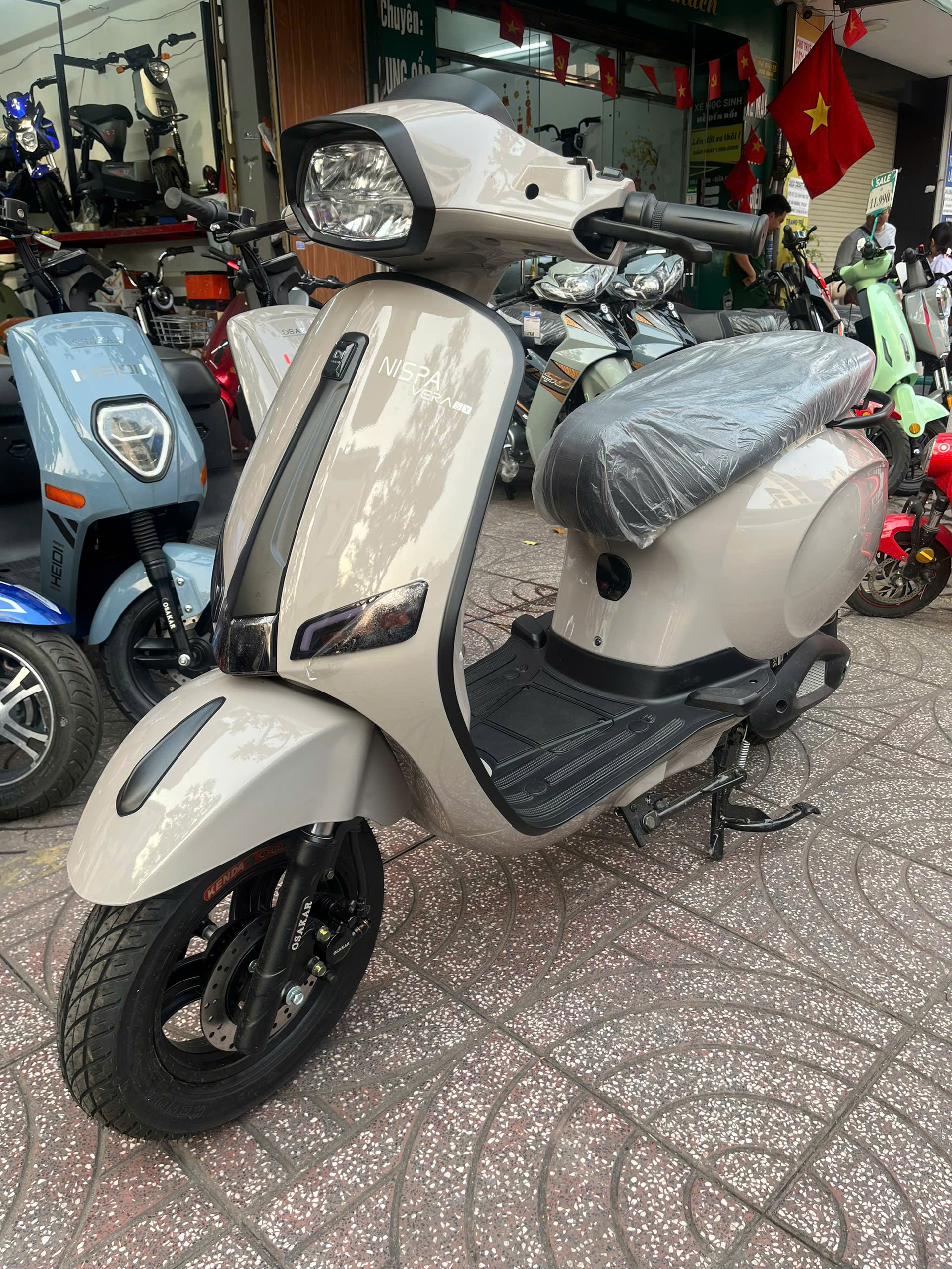 Xe m&aacute;y điện Osakar Nispa Vera New 2025