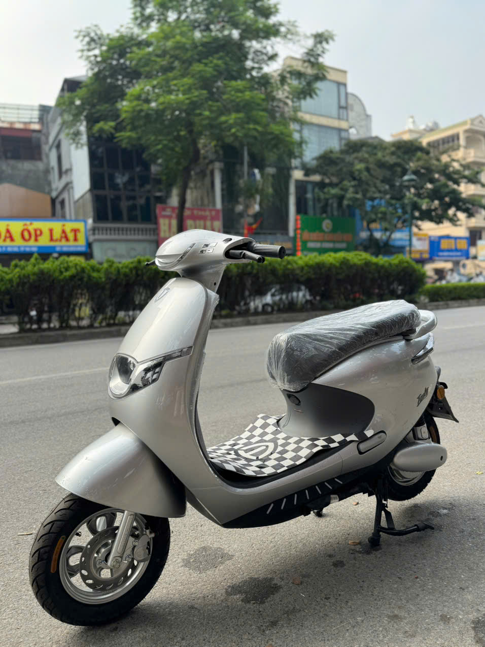Pin xe điện cần được để nguội trước khi sạc để đảm bảo an to&agrave;n
