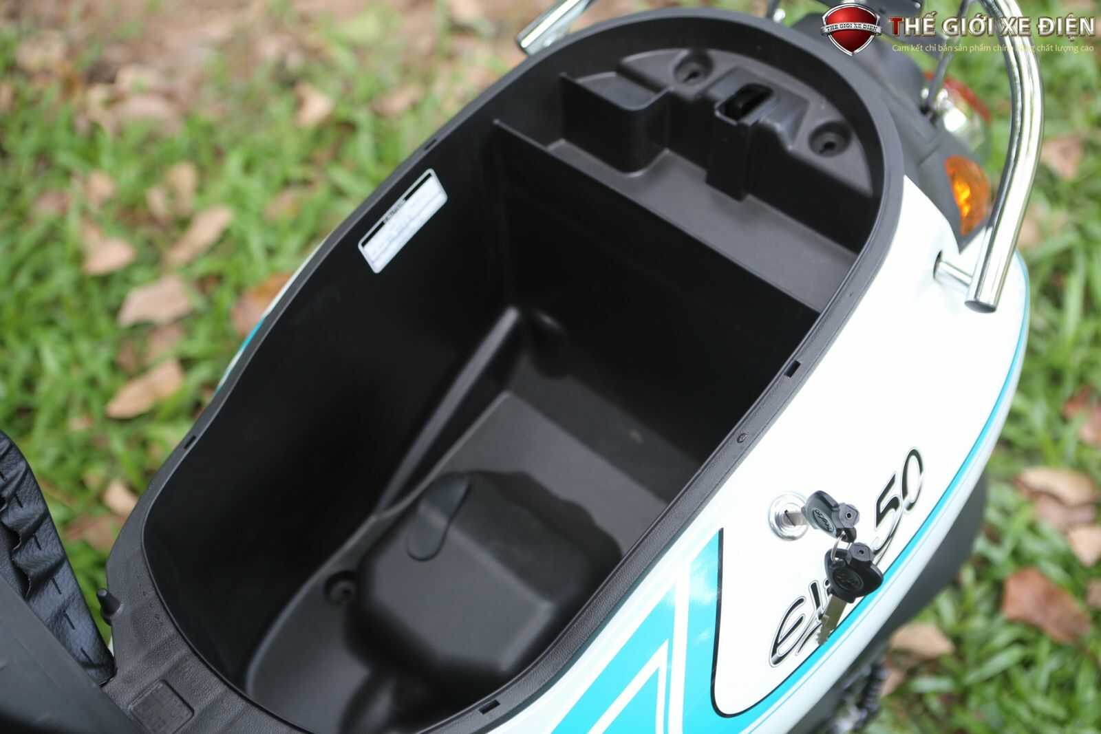 Xe ga 50cc Elite SYM Trắng Đỏ/Trắng Xanh