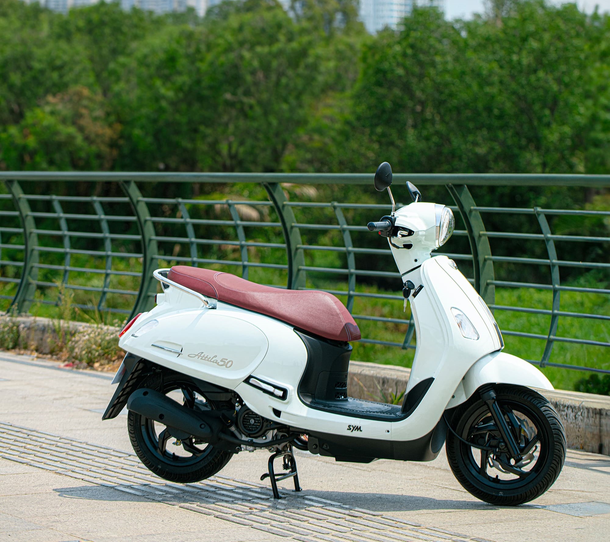 Những lần "dở chứng" thường gặp của xe 50cc dưới trời mưa và bí quyết xử lý tại chỗ