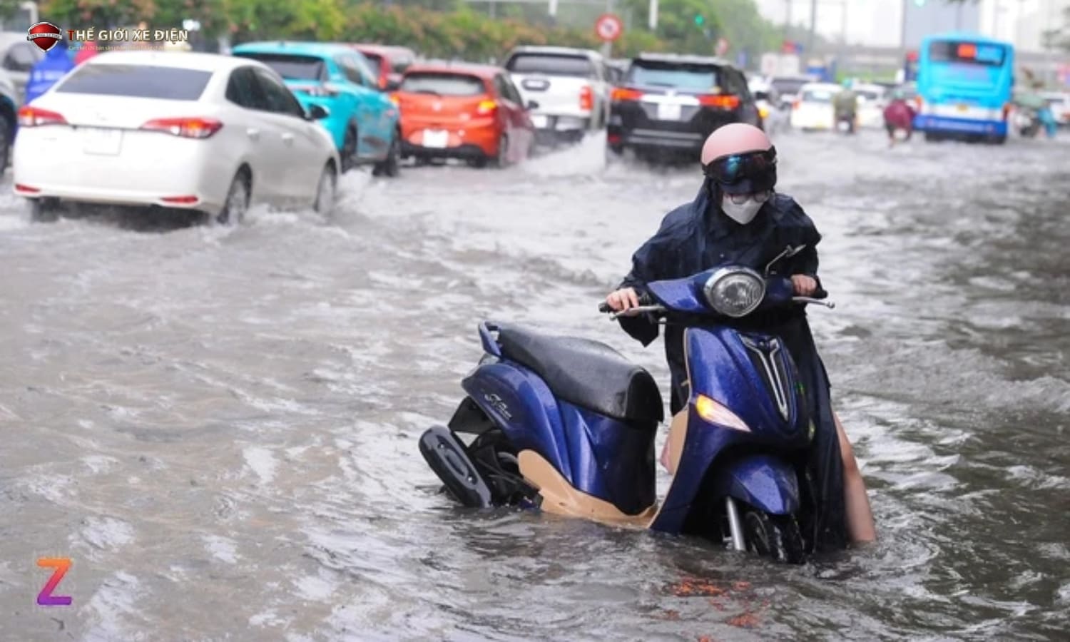 Mùa mưa bão sắp đến, liệu xe máy điện có đỡ 