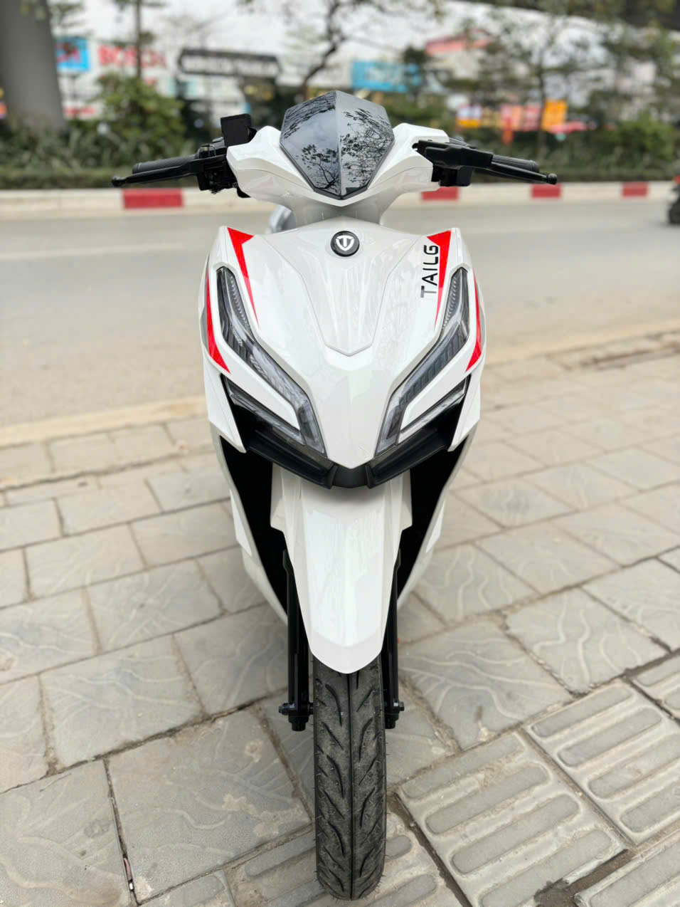 Thiếu Ni&ecirc;n Độ Xe Điện Tốc Độ Cao gi&aacute; 500K Th&agrave;nh &ldquo;Xe Điện Đua&rdquo; 100km/h
