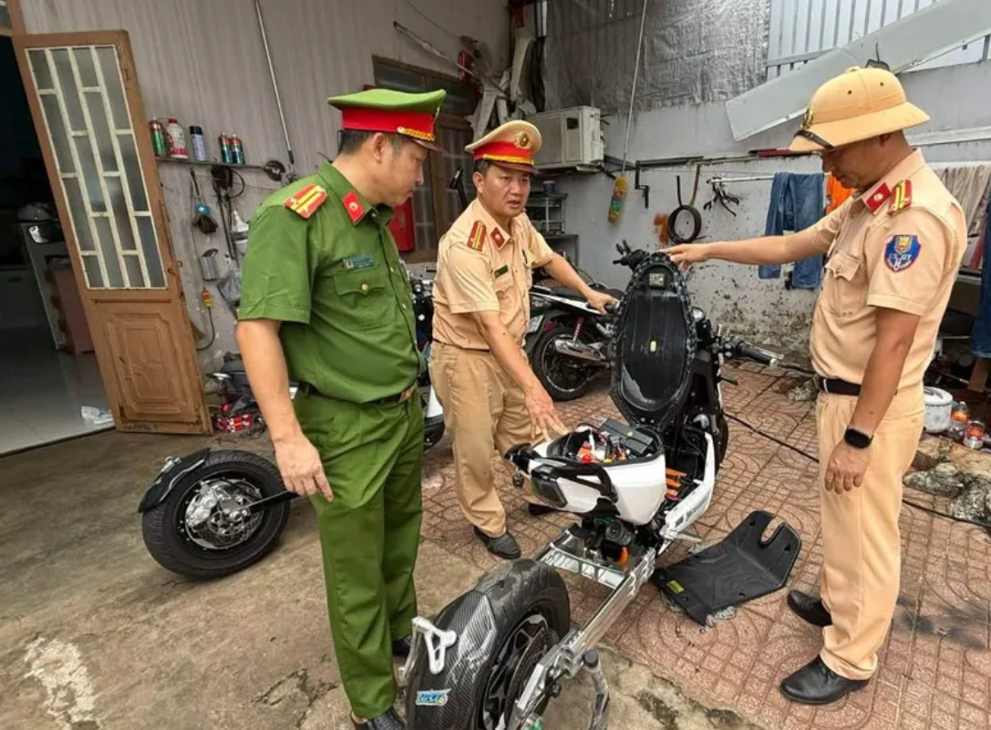 Thiếu Niên Độ Xe Điện Tốc Độ Cao giá 500K Thành “Xe Điện Đua” 100km/h